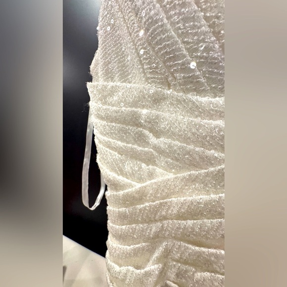 MAC DUGGAL
White V-Neck Sequin Wrap Waist Gown
26598 - Picture 2 of 15